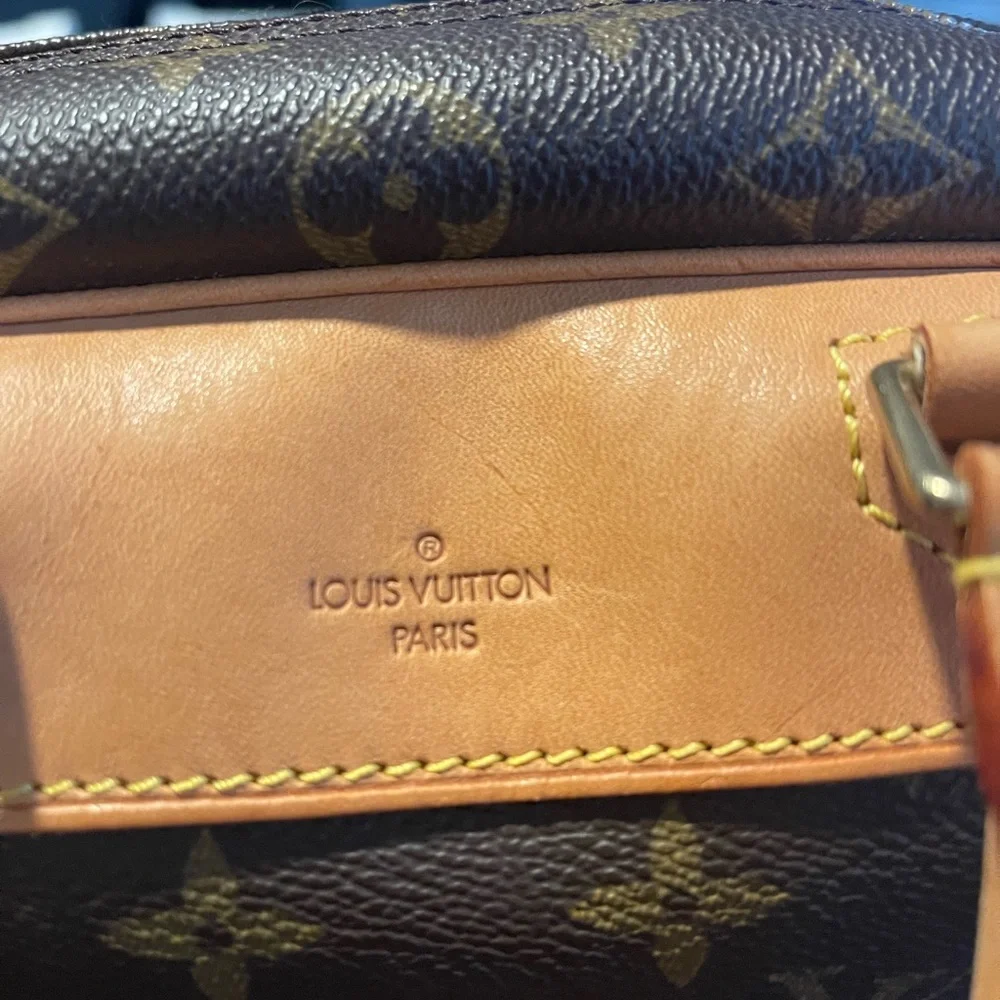 π Louis Vuitton Monogram Deauville Bag π - Picture 8 of 11